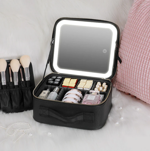 Borsa per cosmetici con specchio a luce led incorporato.